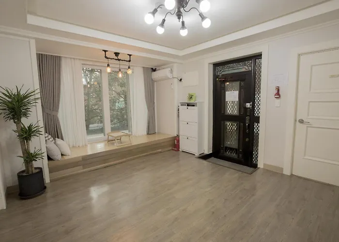 別墅 Hongdae Cozy 3-bedroom With Garden - 5 Min To Subway